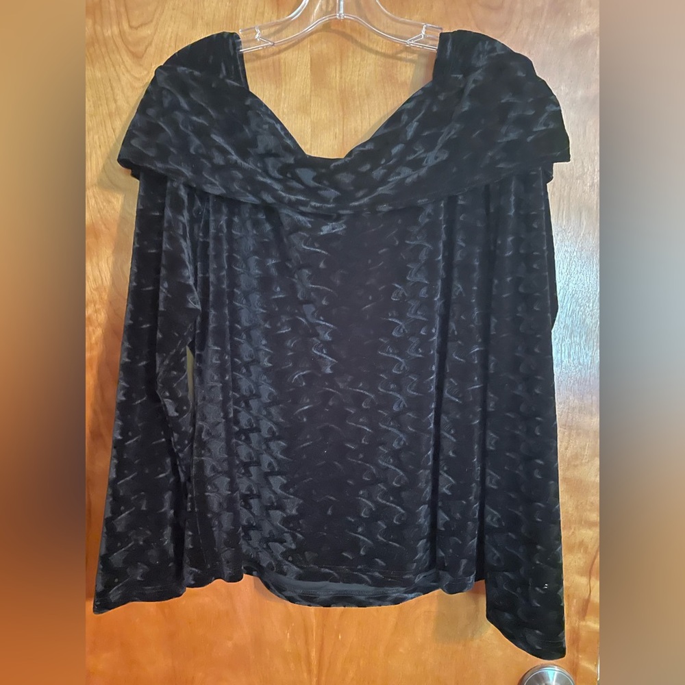 NWT 600 West Black Velvet Top